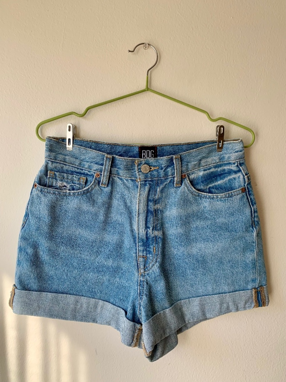 BDG Urban Outfitters High Rise Mom Jeans 100% Cotton Medium Wash Size 27